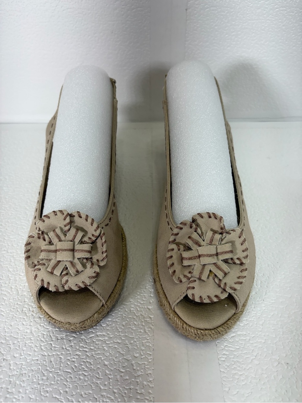 Naturalizer Beige Peep-Toe Espadrille Wedges with Floral Applique s222